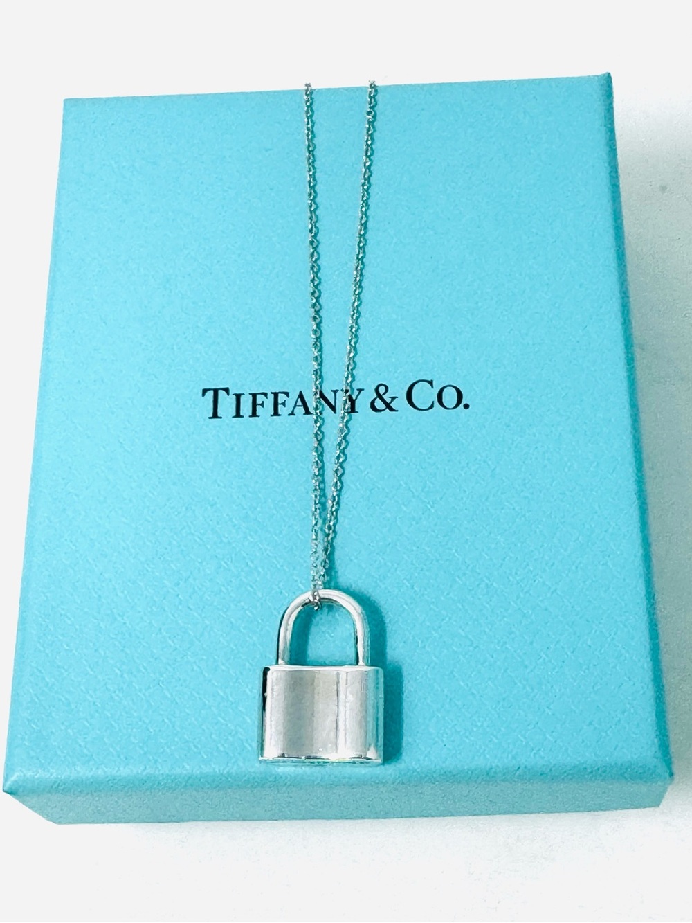 Authentic Tiffany & Co. (T&Co 1837 Padlock) Pendant Necklace. - Picture 8 of 9